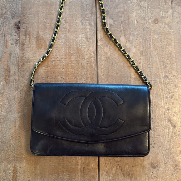 Chanel Caviar WOC vintage lambskin crossbody purse with gold chain. - Picture 7 of 17